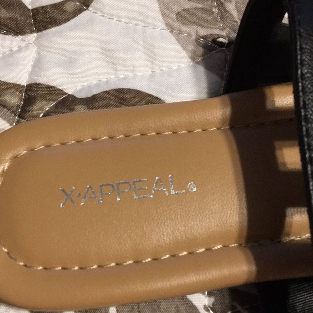 Black slip on sandals - Picture 2 of 4